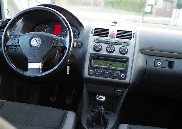 Volkswagen Touran cena 22900 przebieg: 250000, rok produkcji 2009 z Łochów małe 379